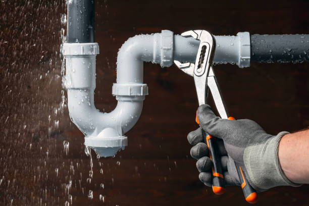 Professional Emergency Plumber technician working in Rockville, MD